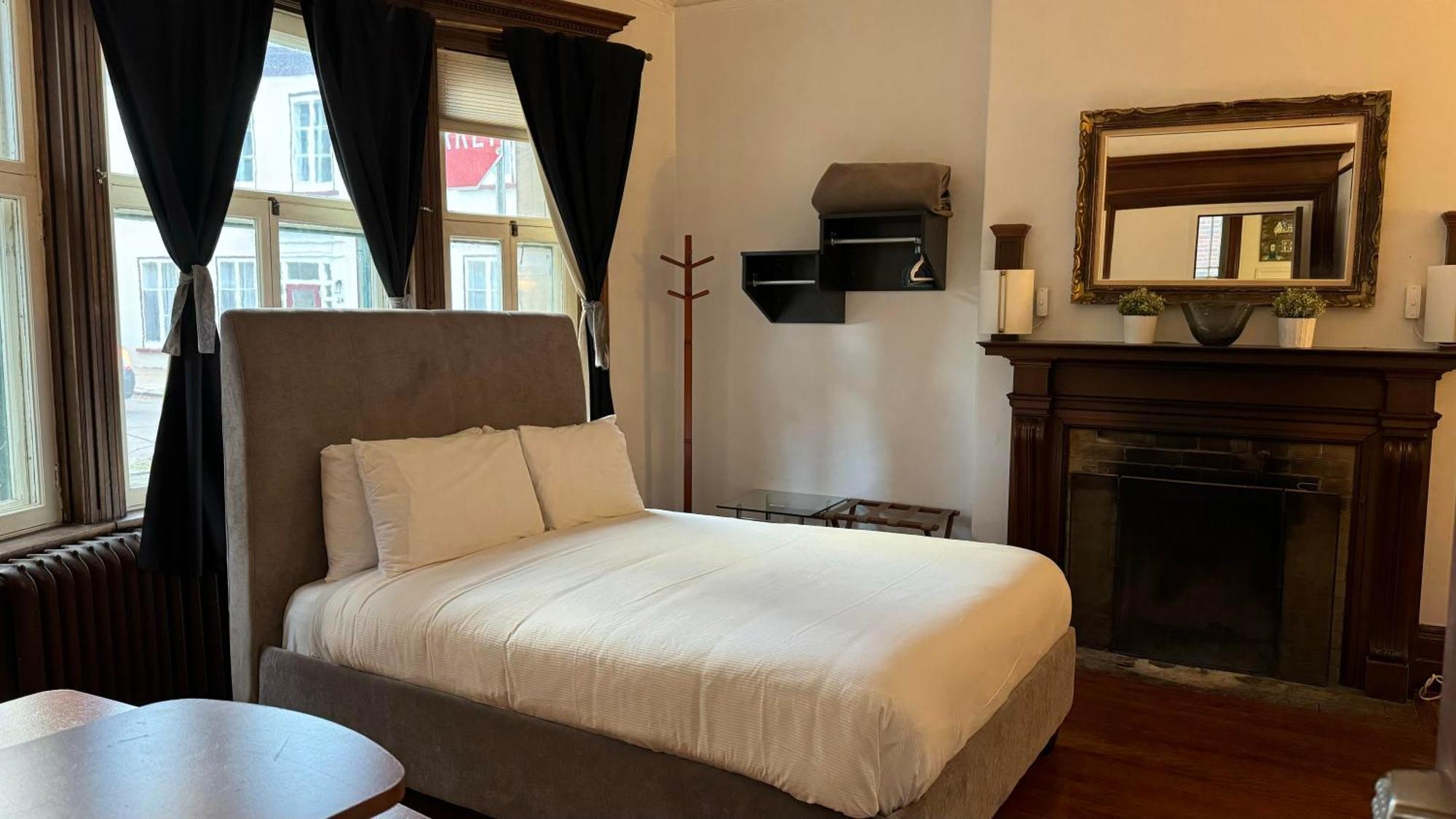 E-Hotel Des Grisons 魁北克 外观 照片
