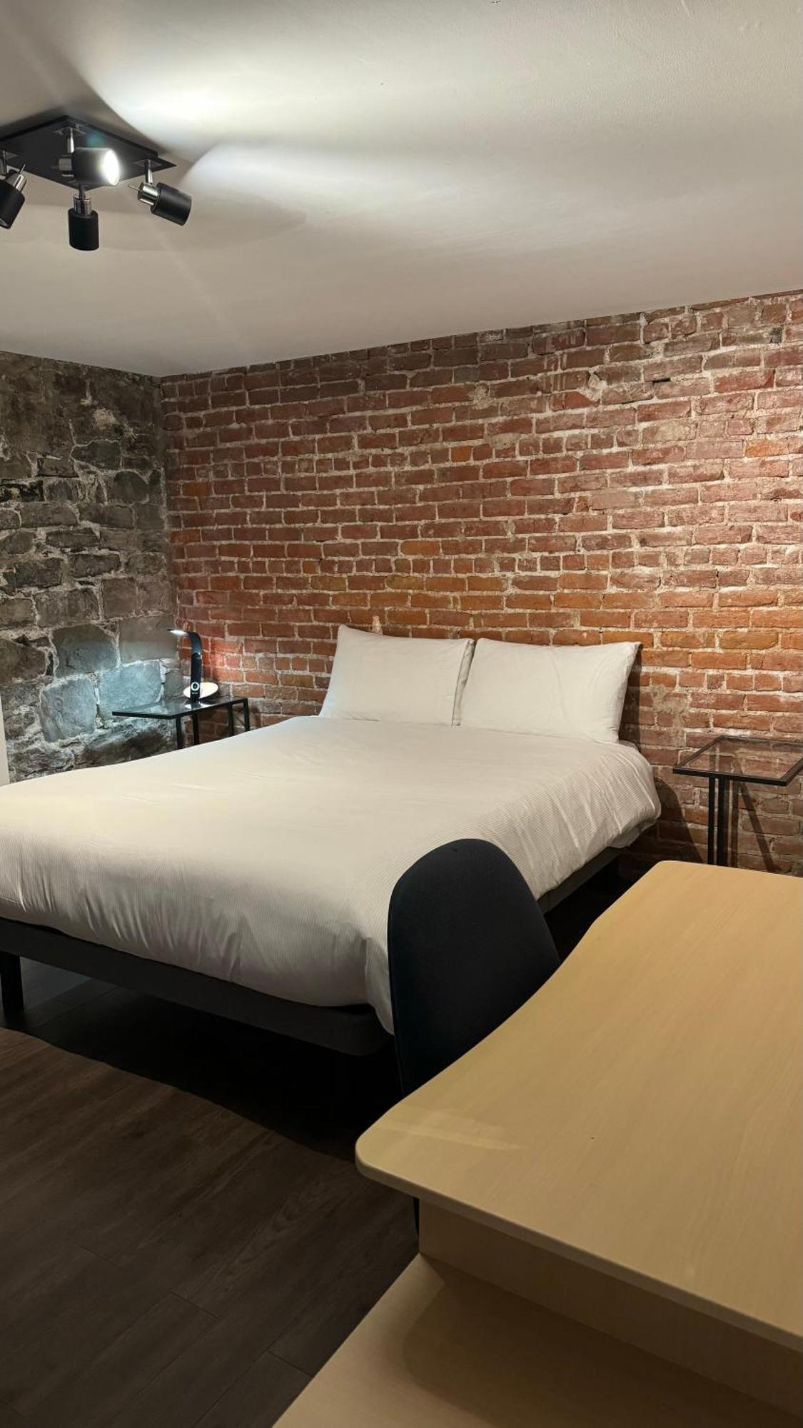 E-Hotel Des Grisons 魁北克 外观 照片