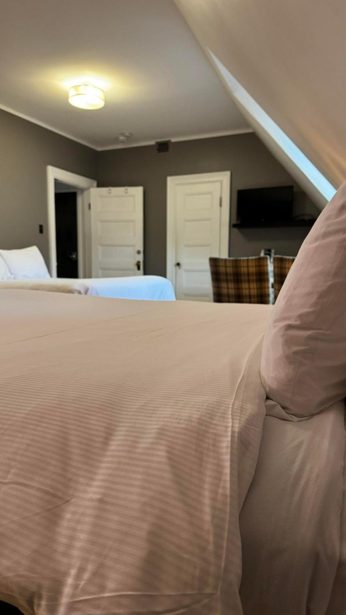 E-Hotel Des Grisons 魁北克 外观 照片