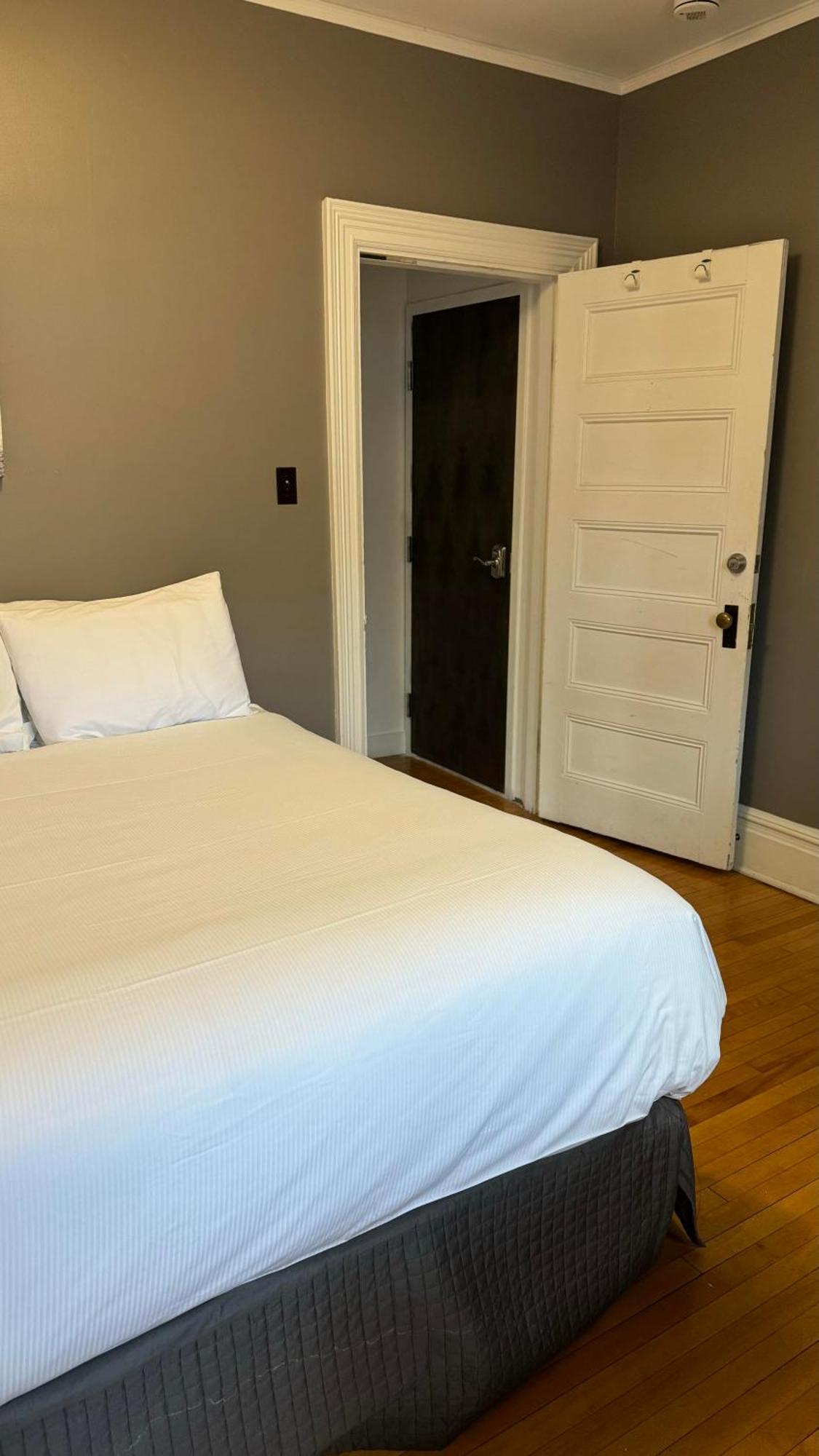 E-Hotel Des Grisons 魁北克 外观 照片
